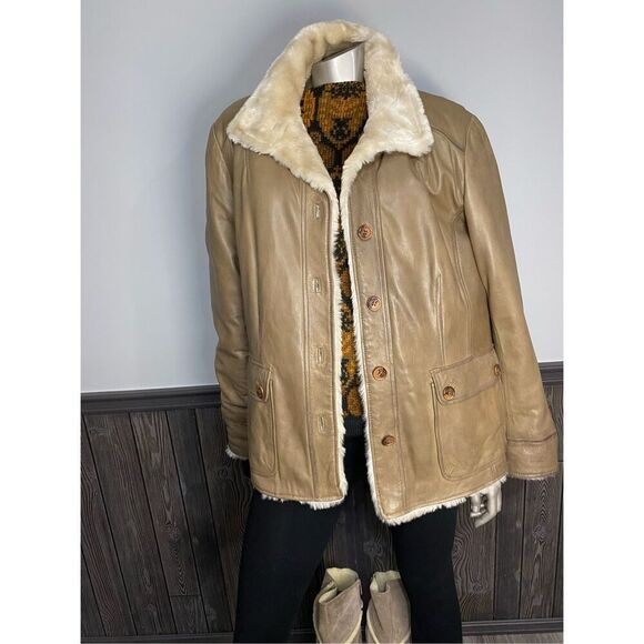 XL, Danier tan leather barn/chore coat with faux shearling interior. - Picture 3 of 16